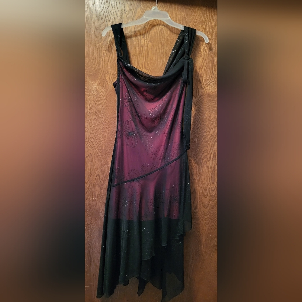 Elegant Black and Red Evening Dress Size 5 JR
